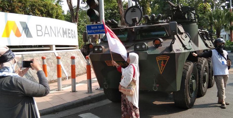 Panser Anoa Jadi Sasaran Foto Pengunjuk Rasa